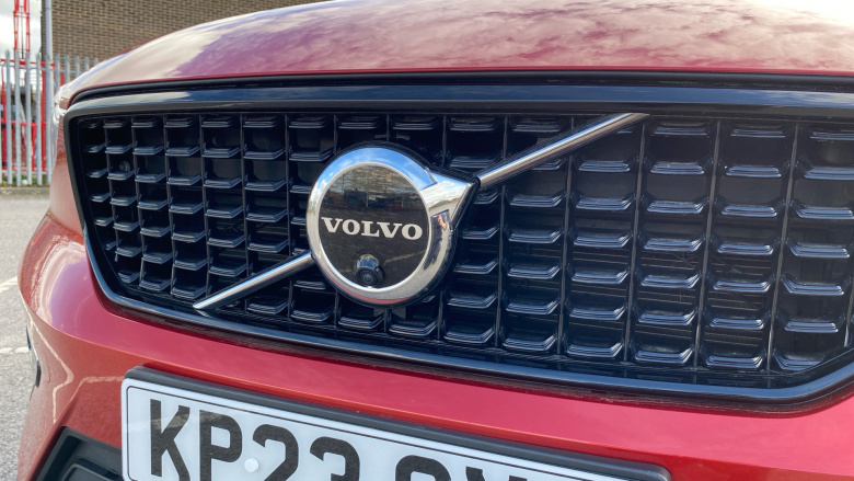 Volvo Xc40 2.0 B4P Plus Dark 5dr AWD Auto Petrol Estate